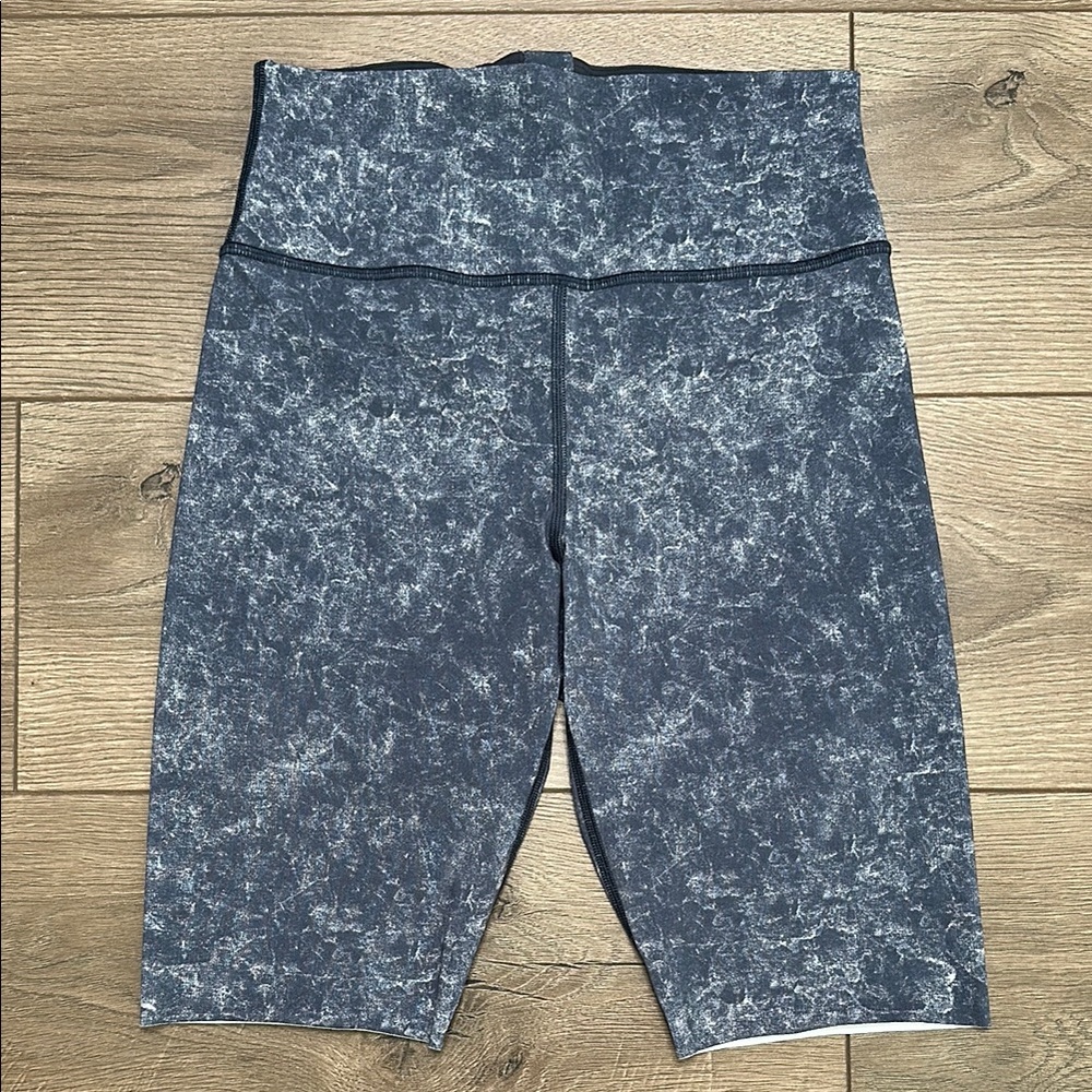 NWOT‎ Lululemon Train To Beach High Rise Shorts 10" Denim Wash Blue Hail Multi 6